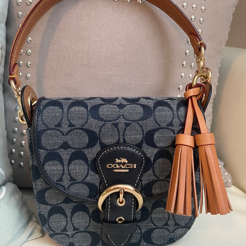 Coach Kleo Shoulder Bag 17 in Signature Chambray